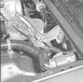  Снятие и установка главного цилиндра сцепления Opel Astra