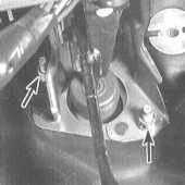  Снятие и установка главного цилиндра сцепления Opel Astra